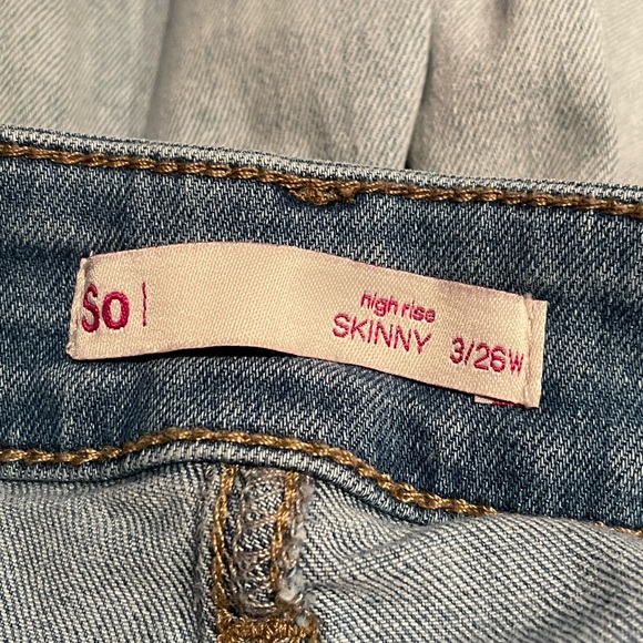 Women’s Size 3 Jeans, Like New - Picture 3 of 3